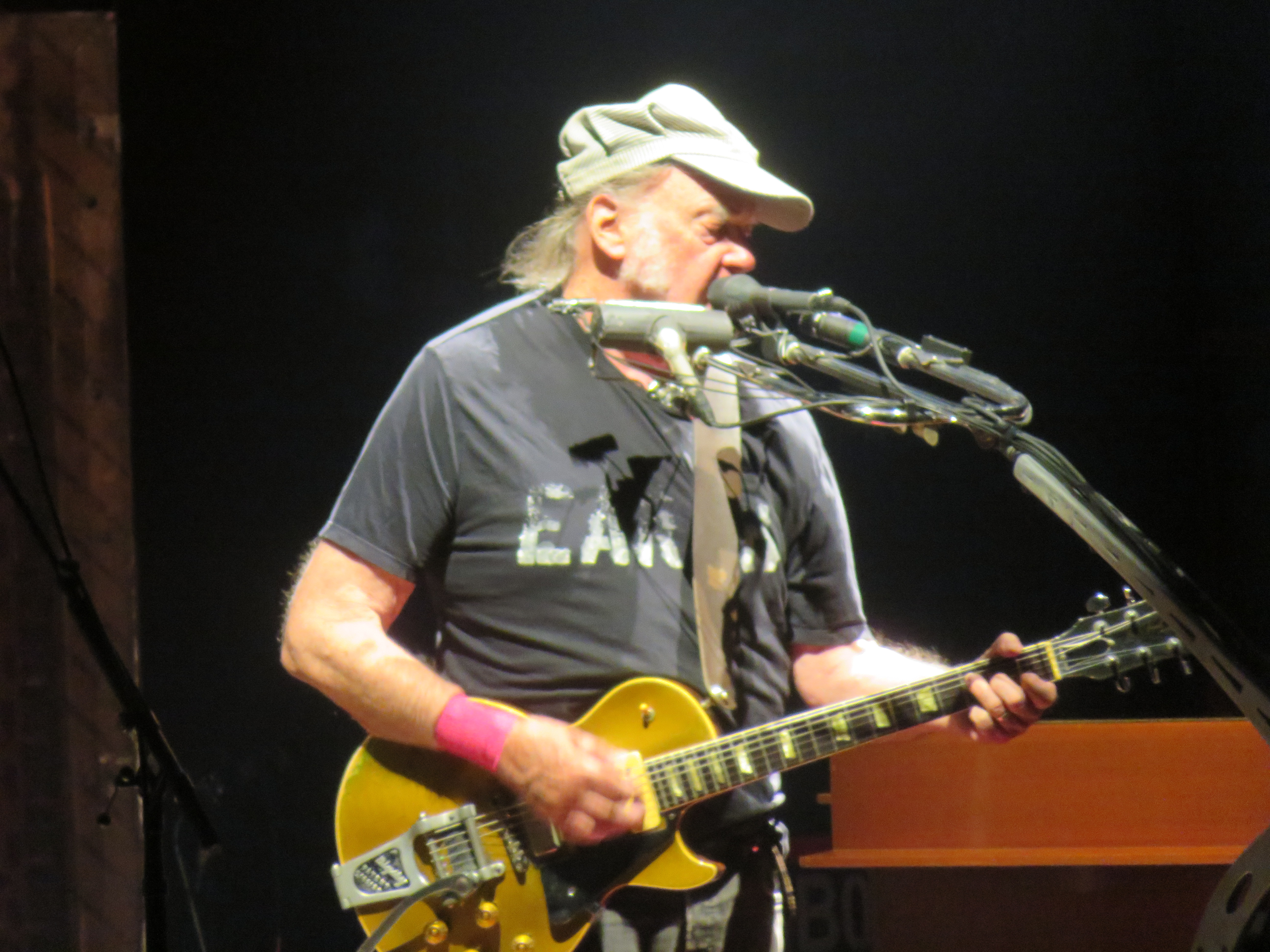 NeilYoungAndTheChromeHearts2025-08-17BeerStageTorontoCanada (16).JPG